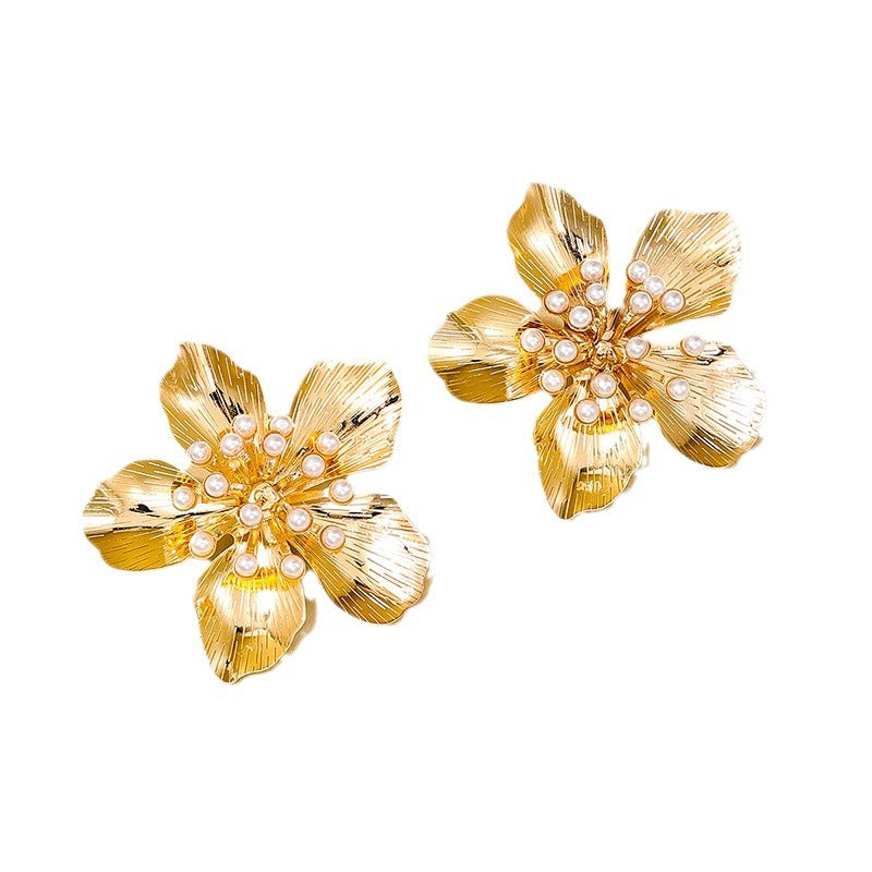Exaggerated Korean Flower Pearl Earrings with a Retro Vibe