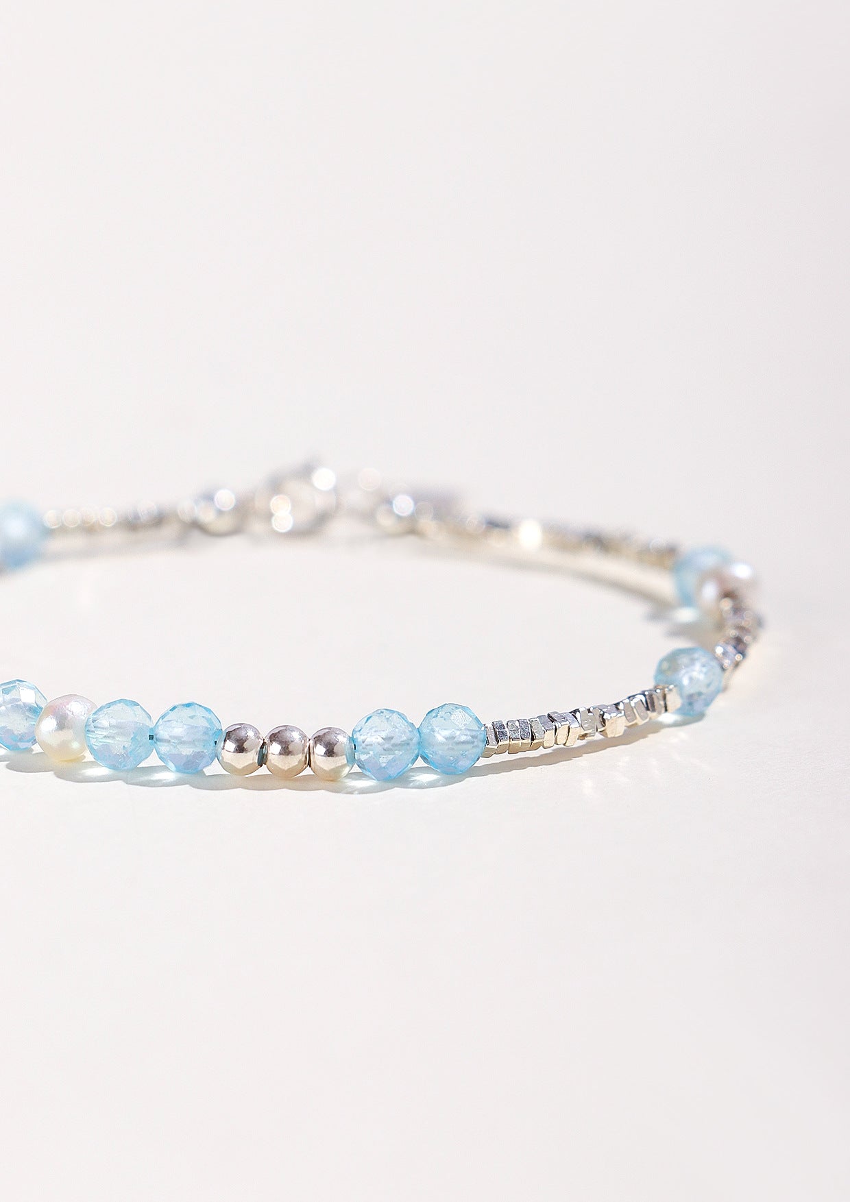 Planderful Fortune's Favor Bracelet – Elegant Blue Topaz and Freshwater Pearl Design