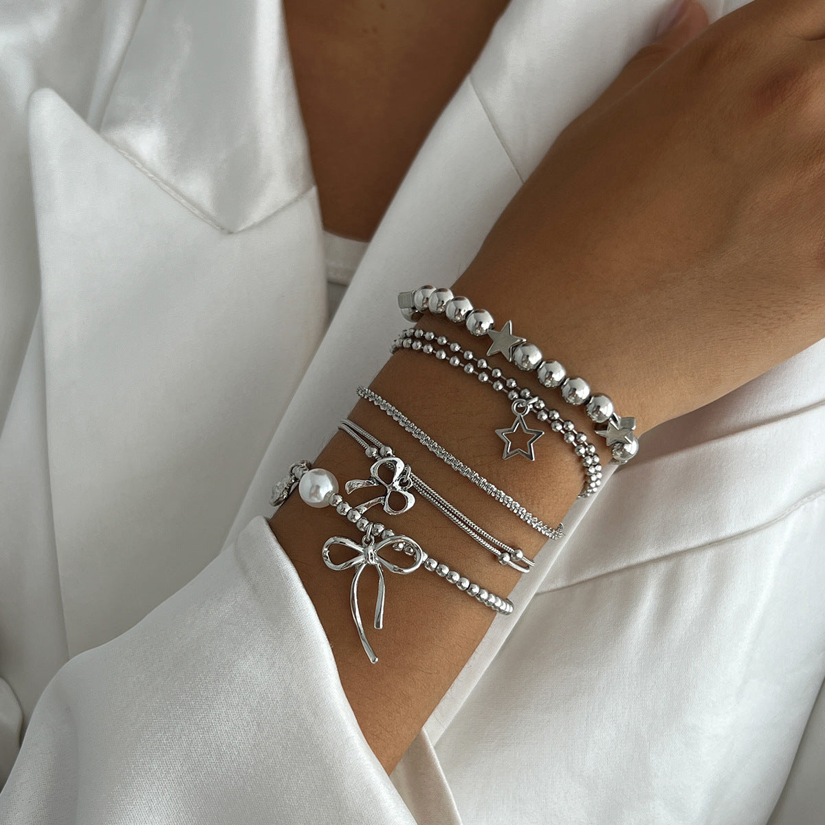 Planderful Vienna Verve Bracelet – Fashionable Imitation Pearl Design