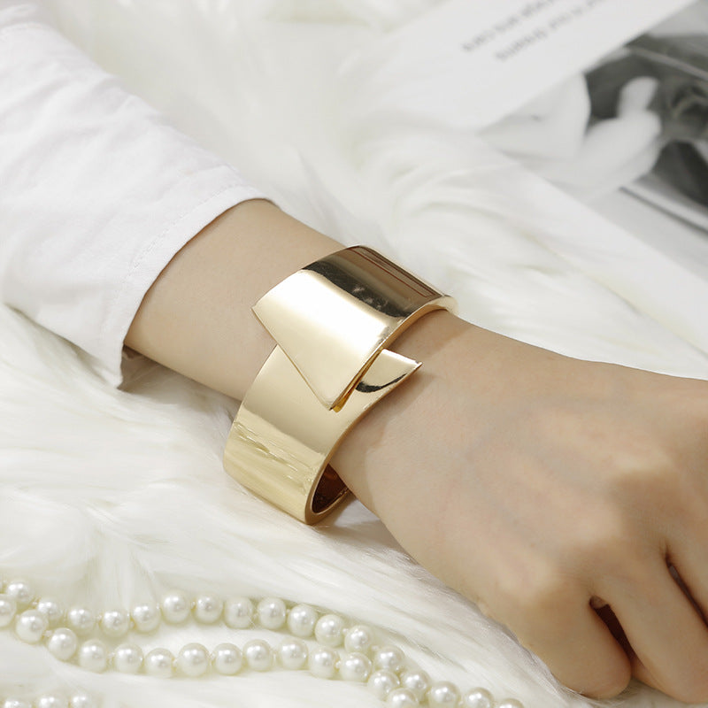 Elegant Gold Rose Gold Bracelet from the Vienna Verve Collection