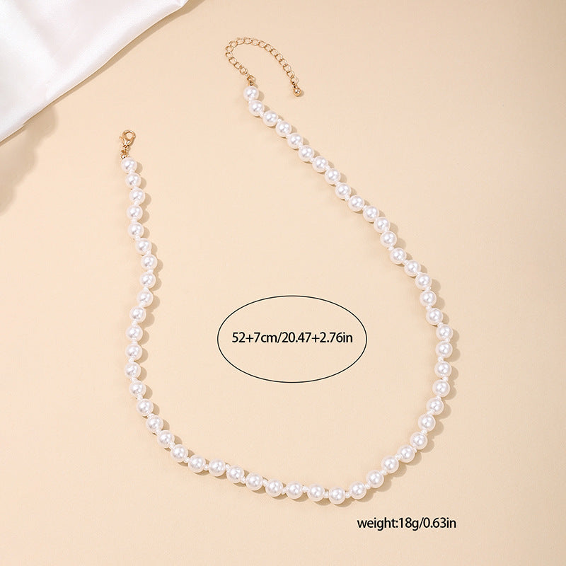 Sophisticated Retro Pearl Necklace for Fashionable Women