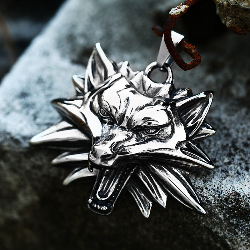Titanium Steel Wolf Head Pendant - Retro European and American Style for Men, Wholesale Manufacturer