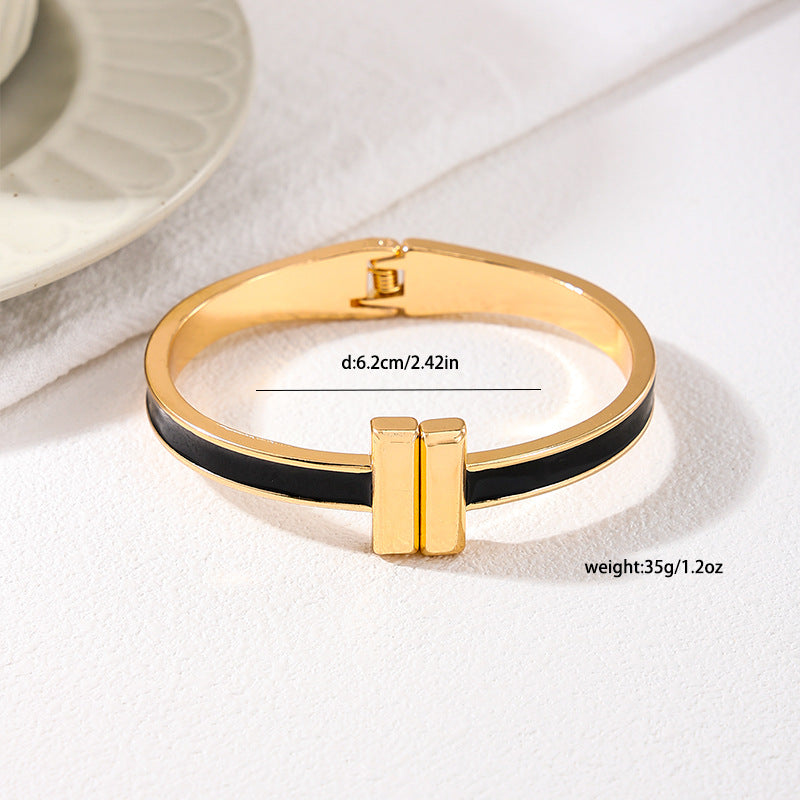 Planderful Vienna Verve Bracelet – Simple and Versatile Metal Design