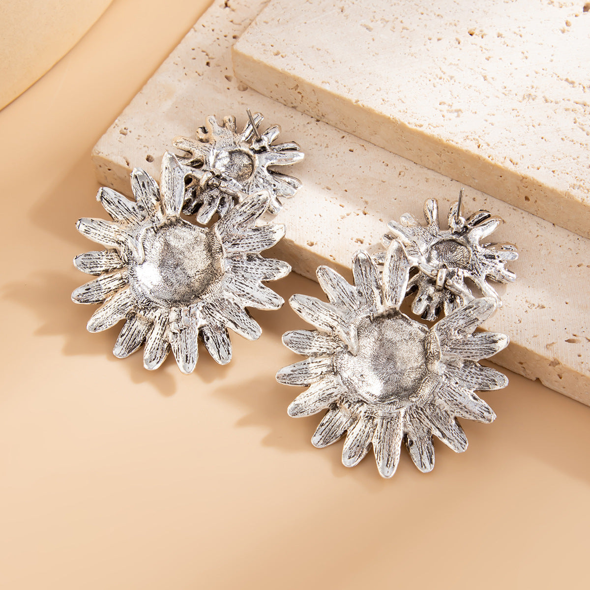 Planderful Vienna Verve Three Dimensional Sunflower Pendant Stud Earrings For Women Statement Retro Liquid Style