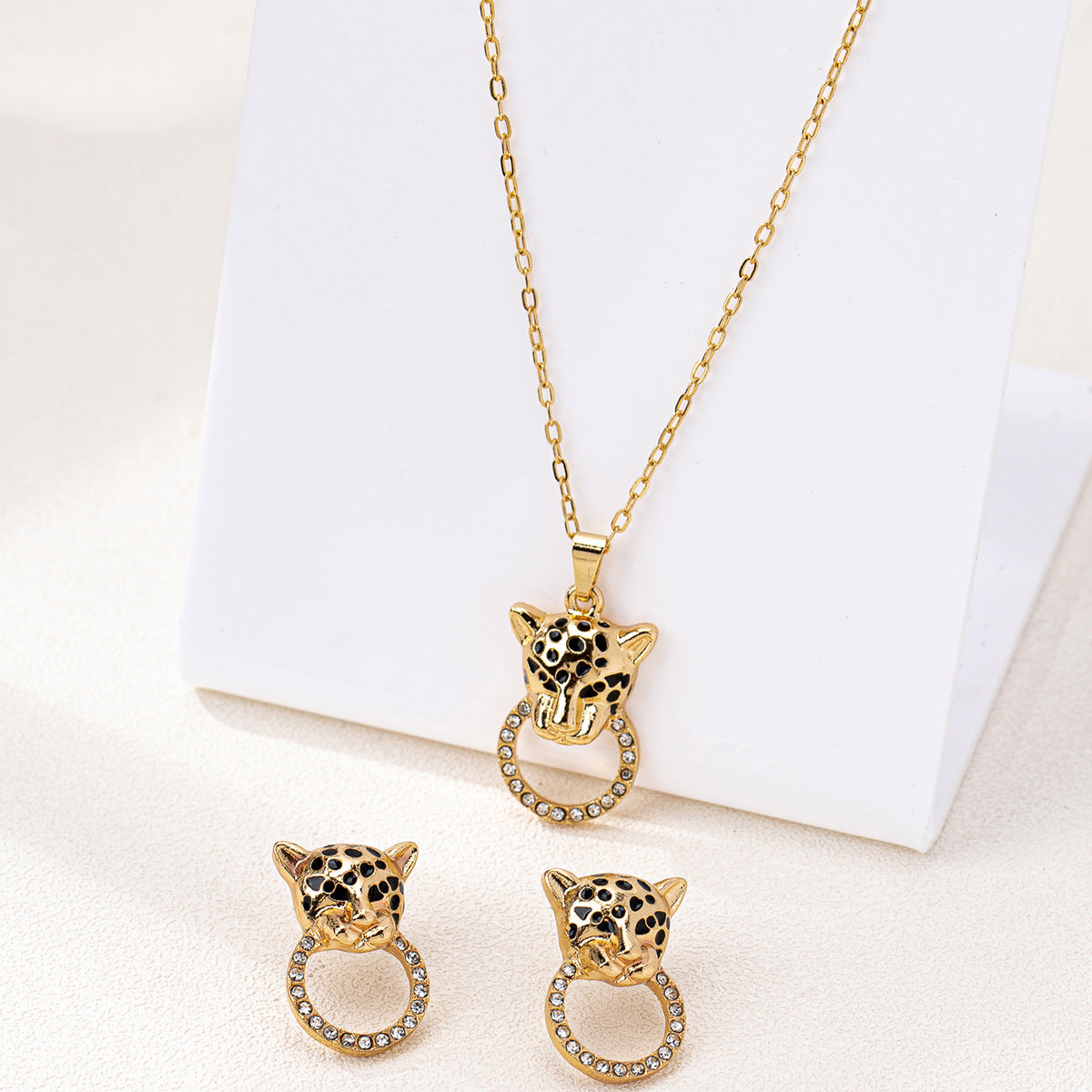Planderful Retro Leopard Head Jewelry Set for Fashion Lovers