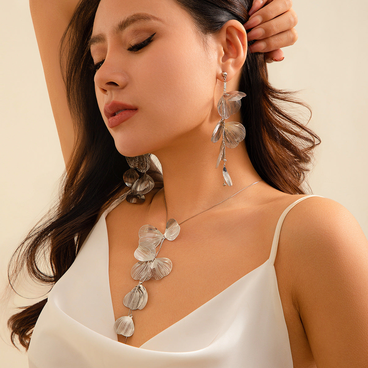 Ginkgo Biloba Gold Chain Necklace with Metal Design - European Style Statement Piece for Women