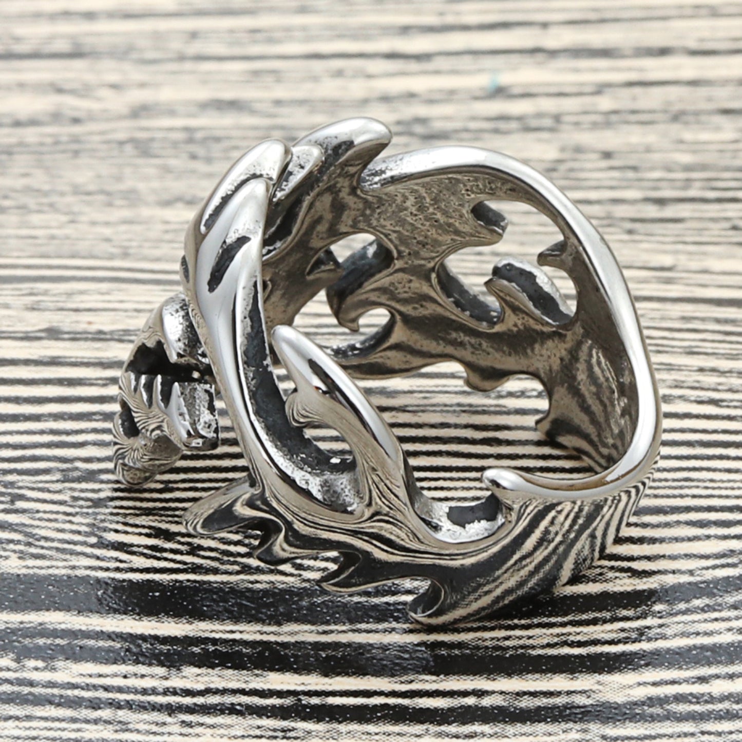 Titanium Steel Retro Flame Dragon Ring for Men - Trendy Punk Fire-Breathing Design