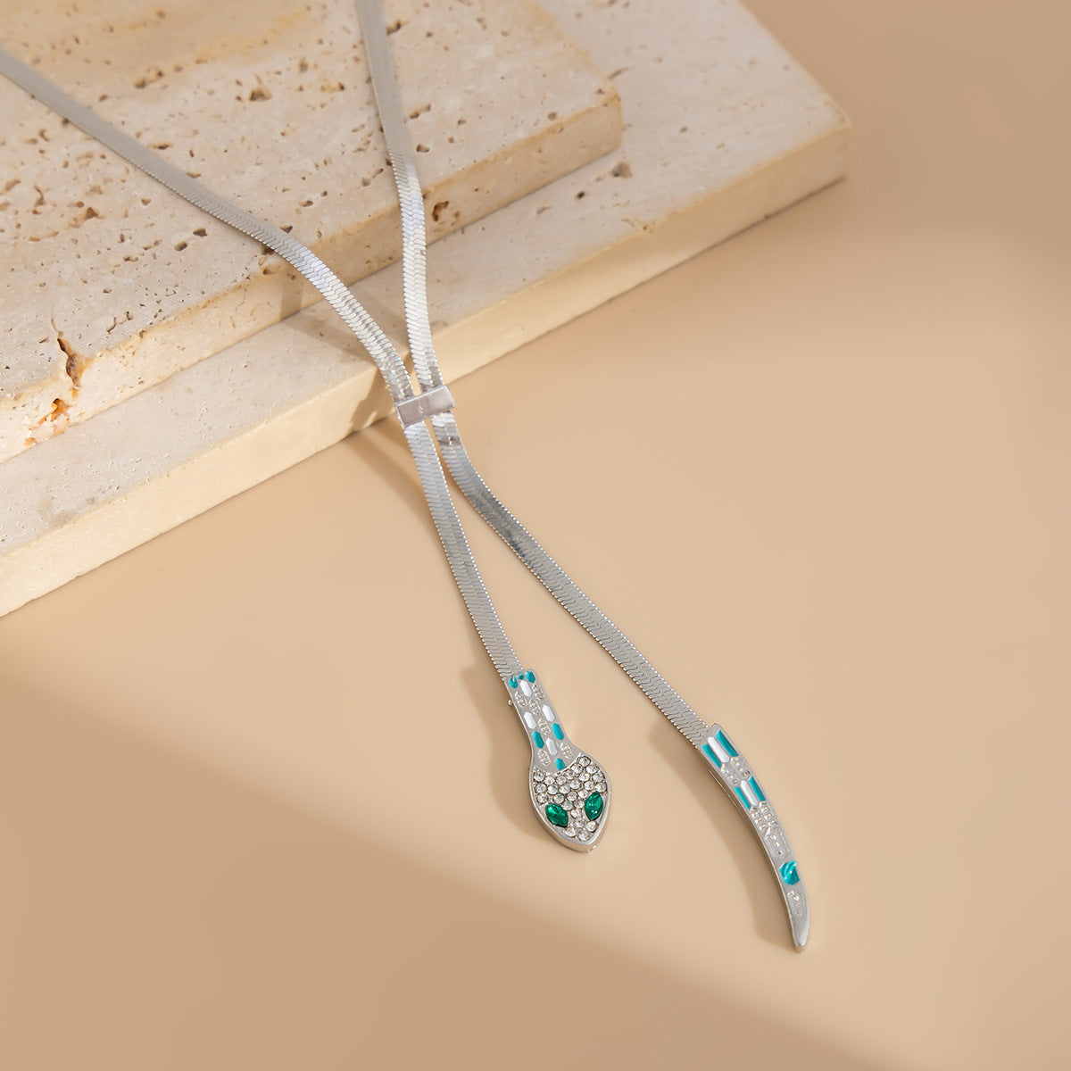 Planderful Vienna Verve Necklace – Versatile Snake-Shaped Design