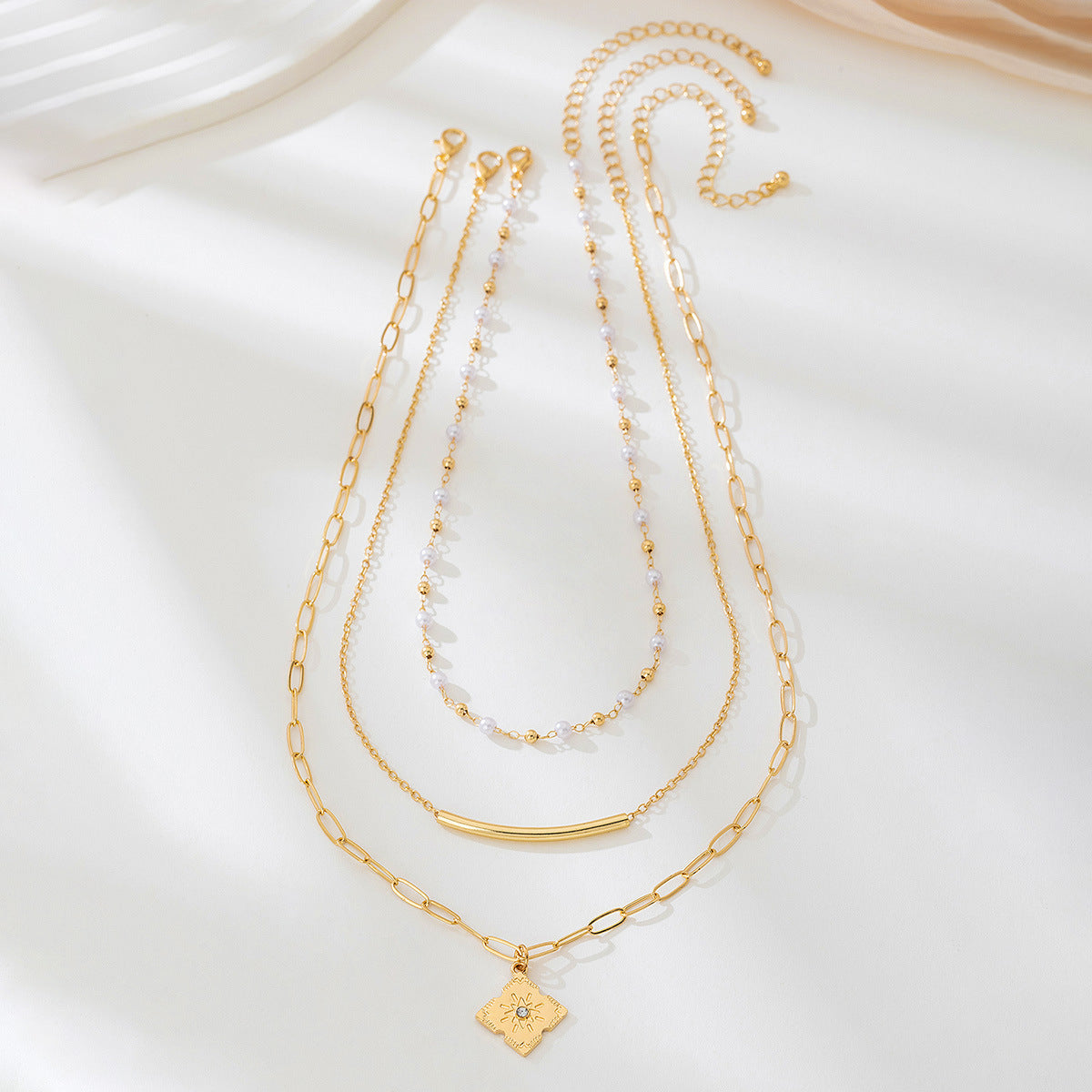 Planderful Vienna Verve Necklace – Elegant Metal Imitation Pearl Beaded Design