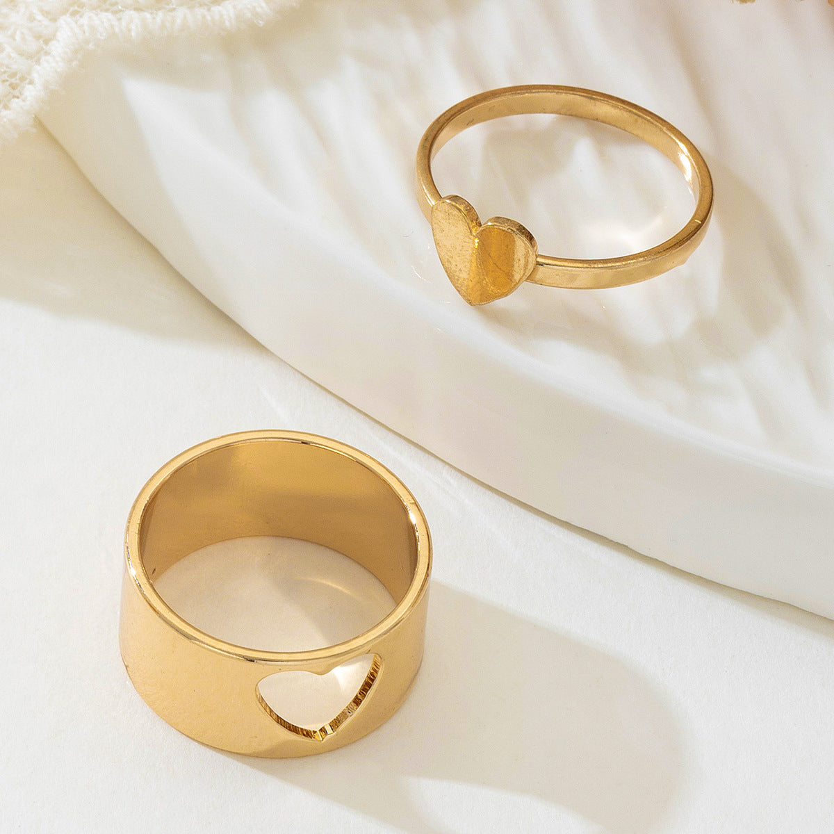 Fashionable Retro Metal Hollow Love Heart Ring Set for Women