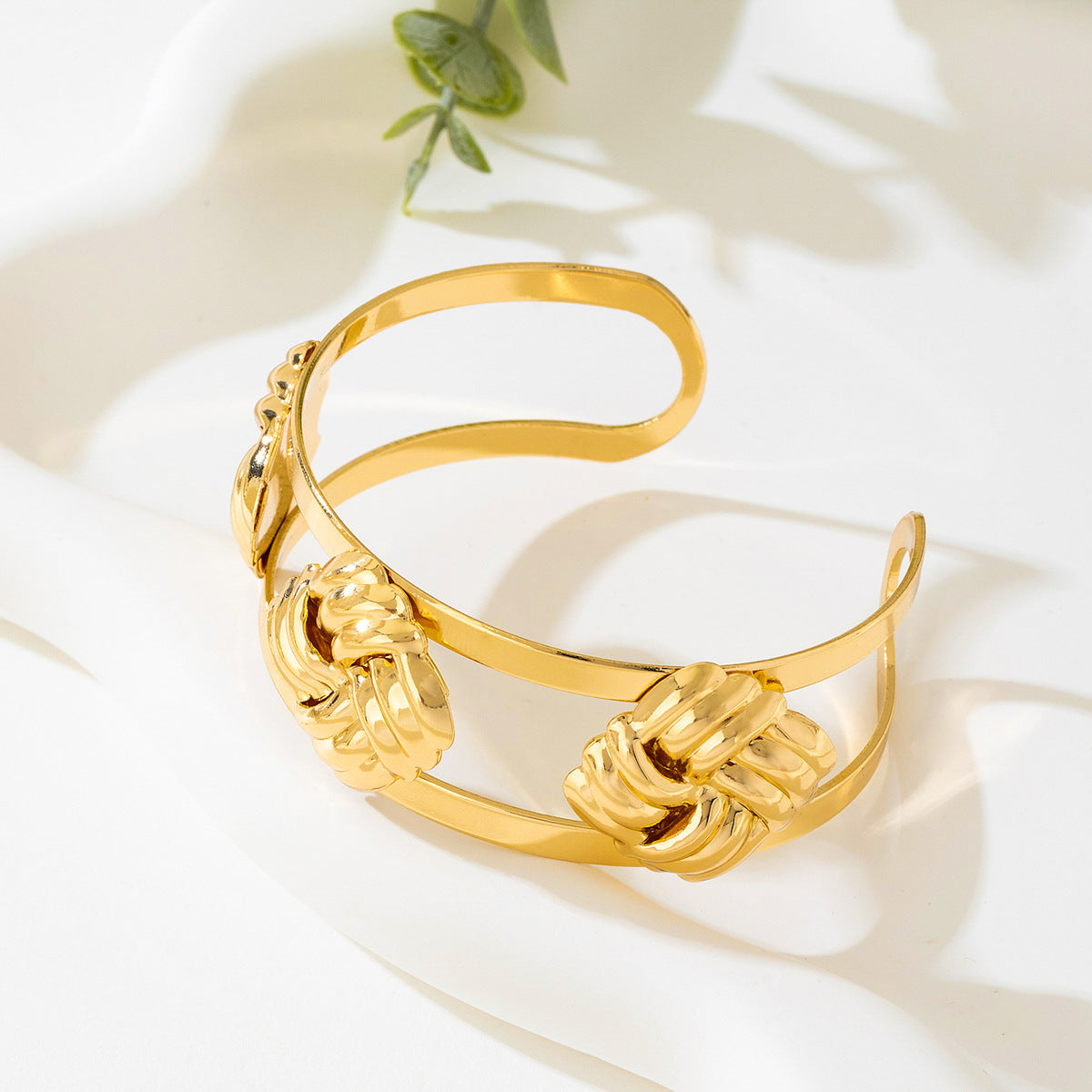 Planderful Vienna Verve Jewelry Set – Retro Metal Texture Design