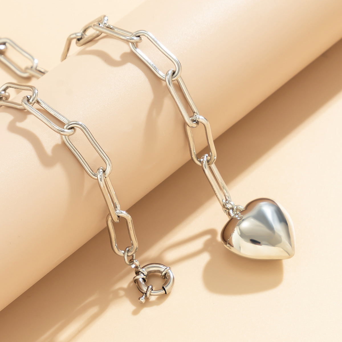 Trendy Y-Shaped Tassel Necklace: Stylish Love Necklace with European and American Flair.