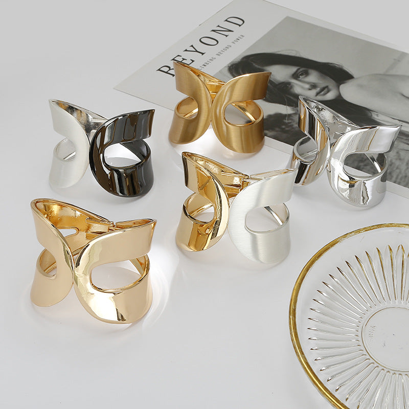 Fashionable Cross Border Metal Handicraft Bracelet for Women By Da Guang