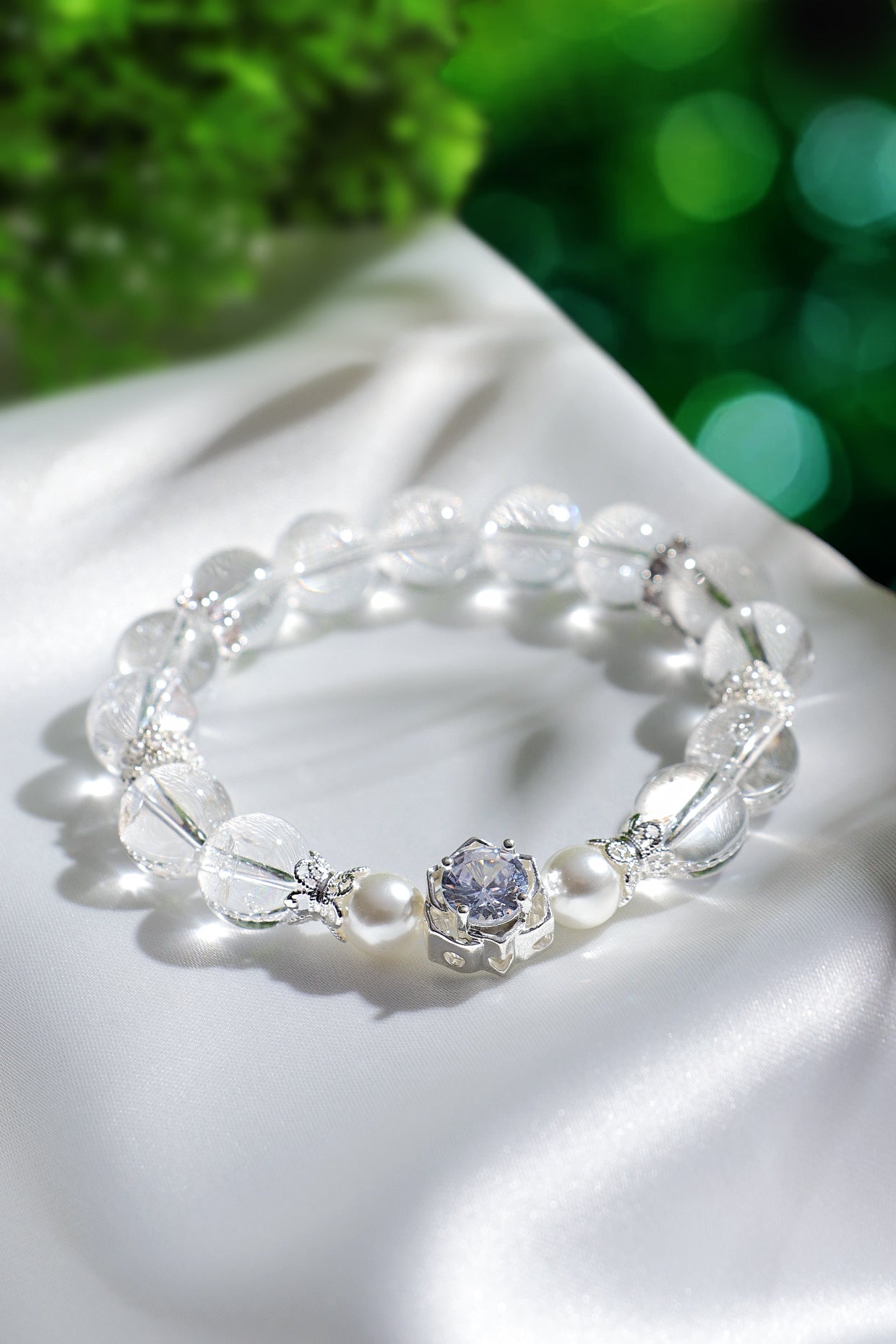 Planderful Fortune's Favor Bracelet – Elegant White Crystal Beads