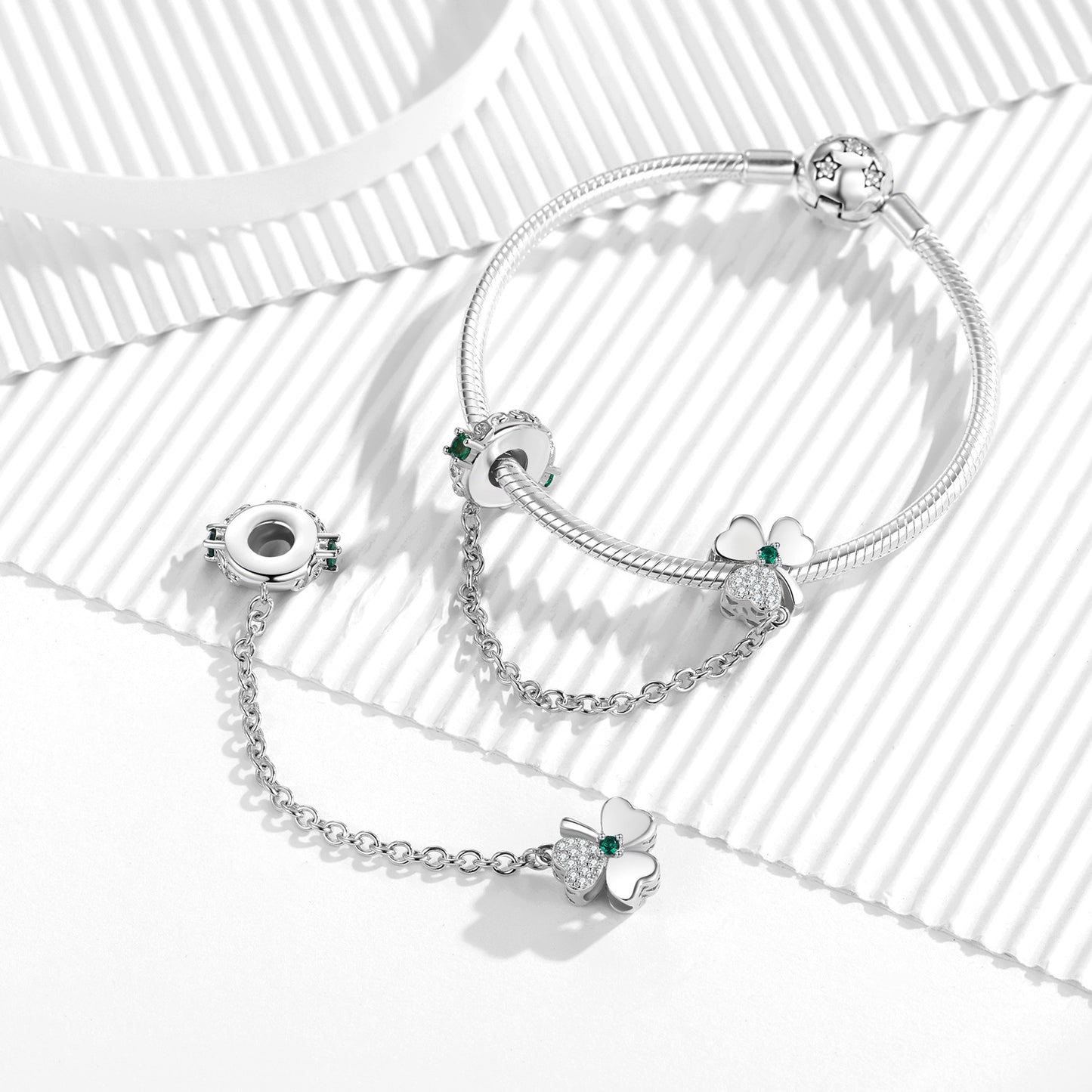 Planderful Everyday Genie – European and American Fashion Creative Clover S925 Silver Inlaid Green Zirconium Anti-Slip Jewelry Accessories