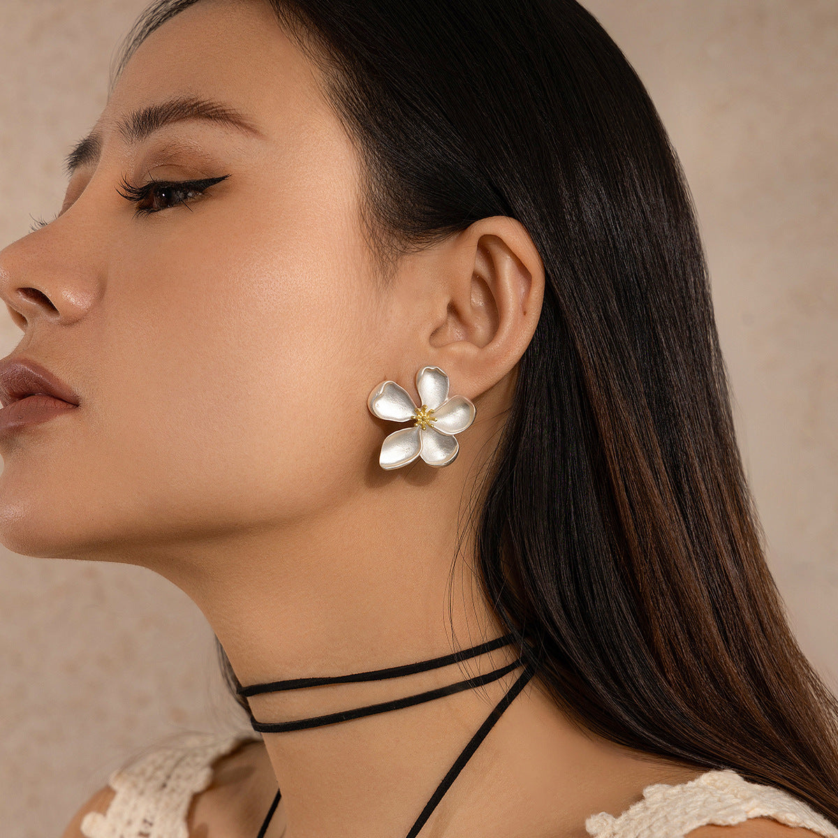 Planderful Vienna Verve Ginkgo Leaf Stud Earrings – Elegant Metal Texture with Imitation Pearl Accents
