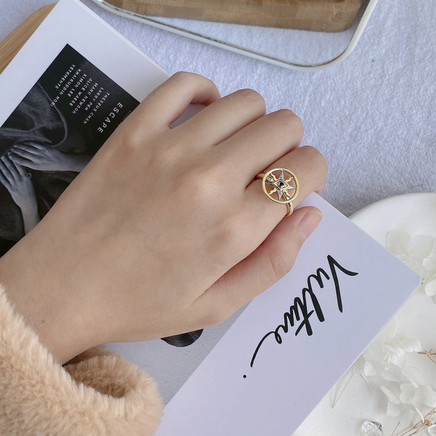 Circular Devil's Eye Rotatable Silver Ring