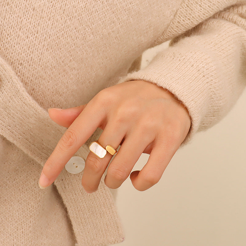Retro Chic White Sea Shell Open Ring in 18K Gold Plated Titanium Steel - Women's Fashion Hand Jewelry