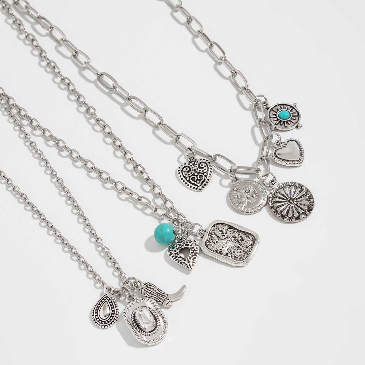 Planderful Vienna Verve Necklace – Retro Star-Shaped Design