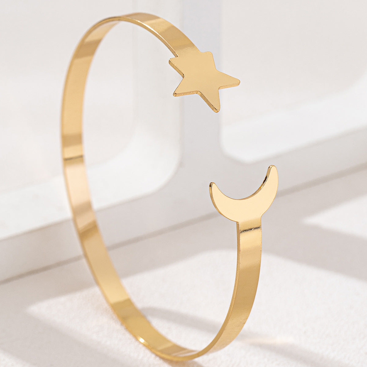 Planderful Vienna Verve Arm Ring – Stylish Minimalist Metal Design
