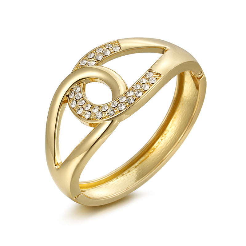 Chain Buckle Bracelet with Unique Design, Vintage Hollowed Out Style, Handcrafted Statement Jewelry for Women