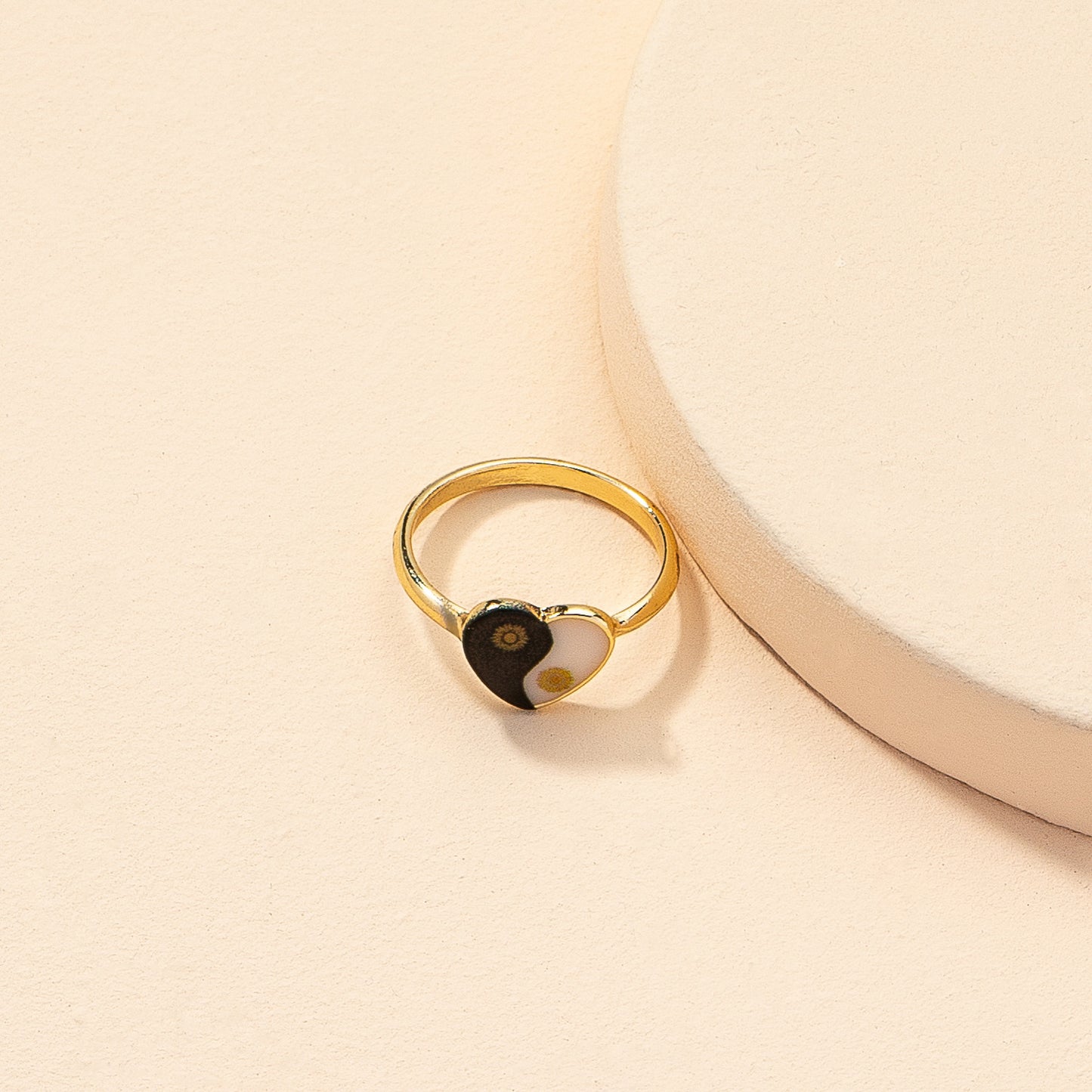 Europe & America's Favorite Heart Print Ring: Gold Geometric Cross-Border Instagram Ring for Women