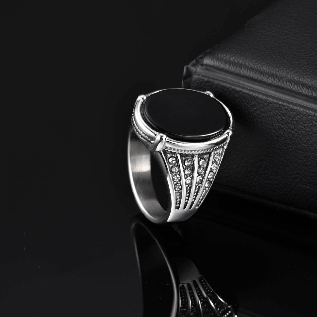 Stainless Steel Geometric Ring Inlaid With Round Cut Black Glass Black Agate – Men's Cool