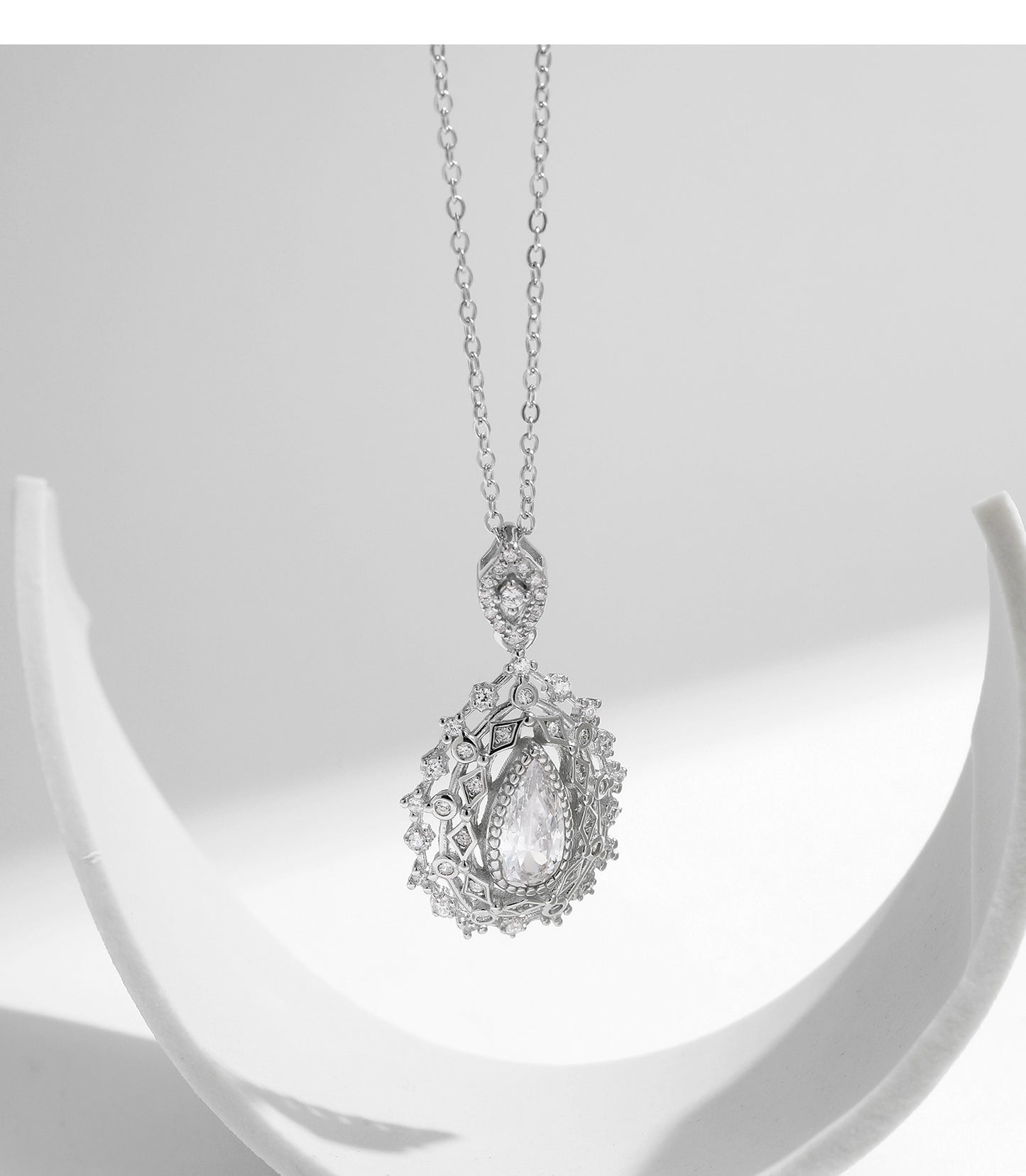Planderful Everyday Genie Necklace – Elegant S925 Sterling Silver Old Money Style with Bright Zircon Water Drop Pendant
