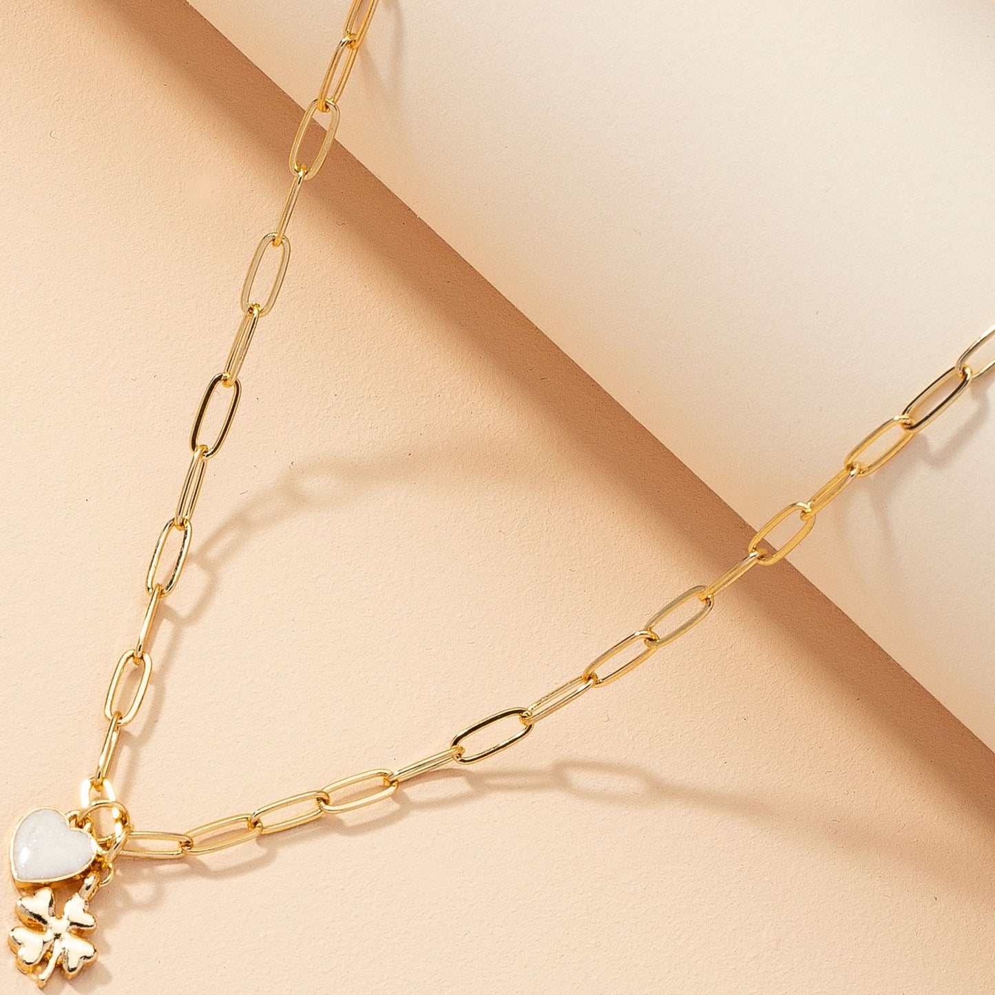 Internet sensation chic heart necklace for ladies, trendy and elegant cross-border style, sophisticated addition to your jewelry collection