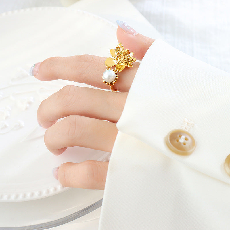 Elegant Brass Floral Ring with Rubber Bead Detail - Women's Unique Design