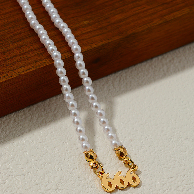 Elegant Pearl Pendant Necklace with Luxurious Design