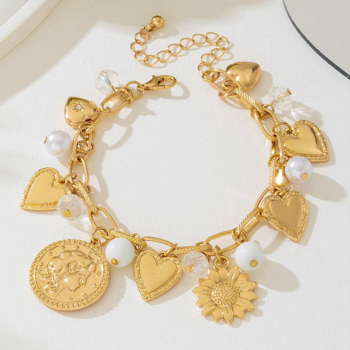 Planderful Vienna Verve Bracelet – Fashionable Retro Metal Love Pendant