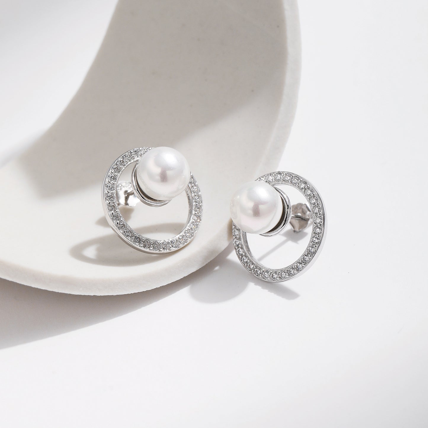 Planderful Everyday Genie Earrings – Elegant Zircon and Pearl Design