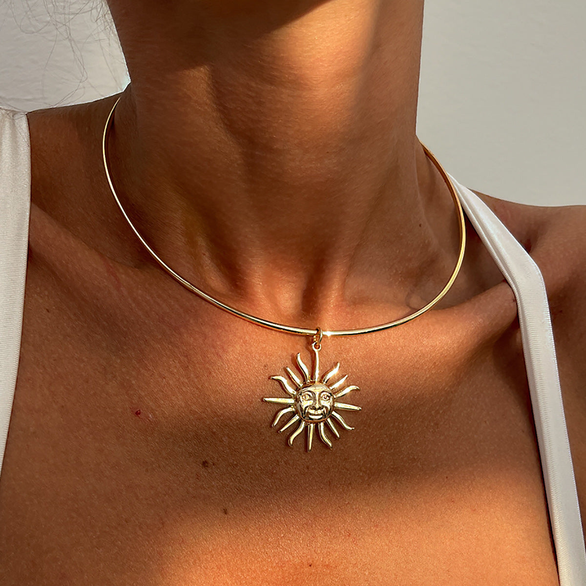 Planderful Vienna Verve Jewelry Set – Unique Face Sun Pendant Design