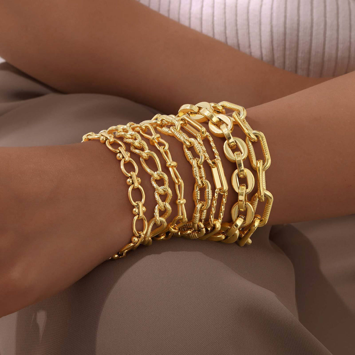 Simple And Stylish Personalized Stainless Steel Bracelet