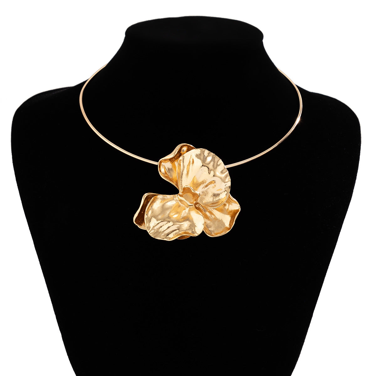 Floral Collar Necklace with Unique Three-dimensional Metal Fold Pendant