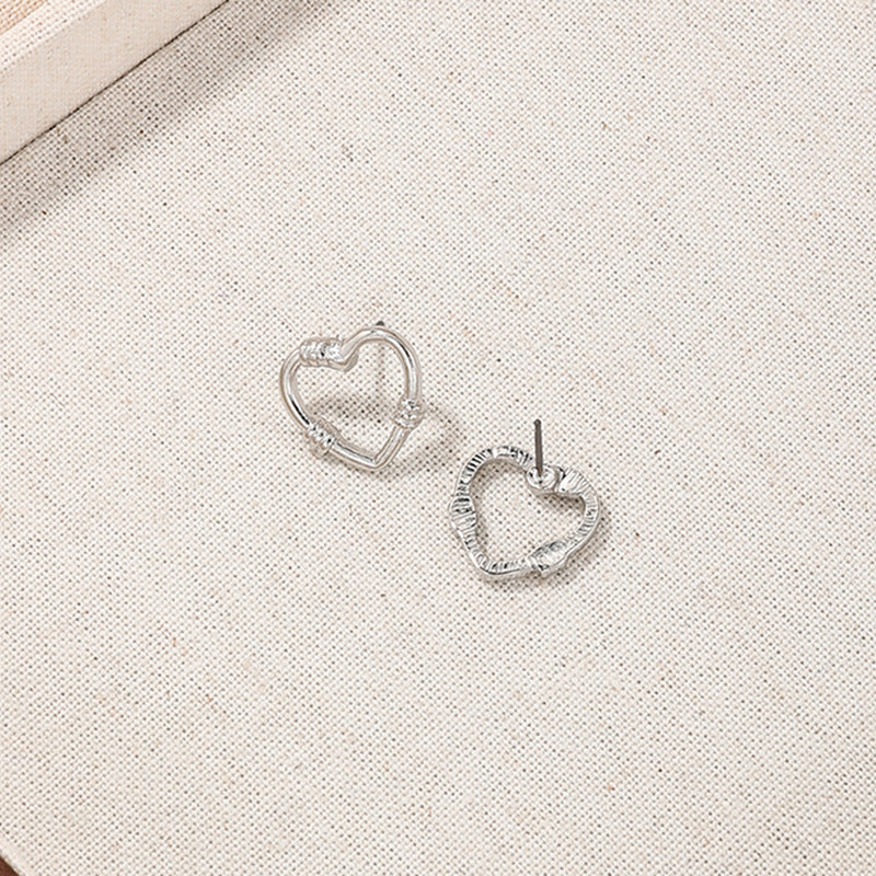 Heart-Shaped Hollow Metal Earrings - Vienna Verve Collection