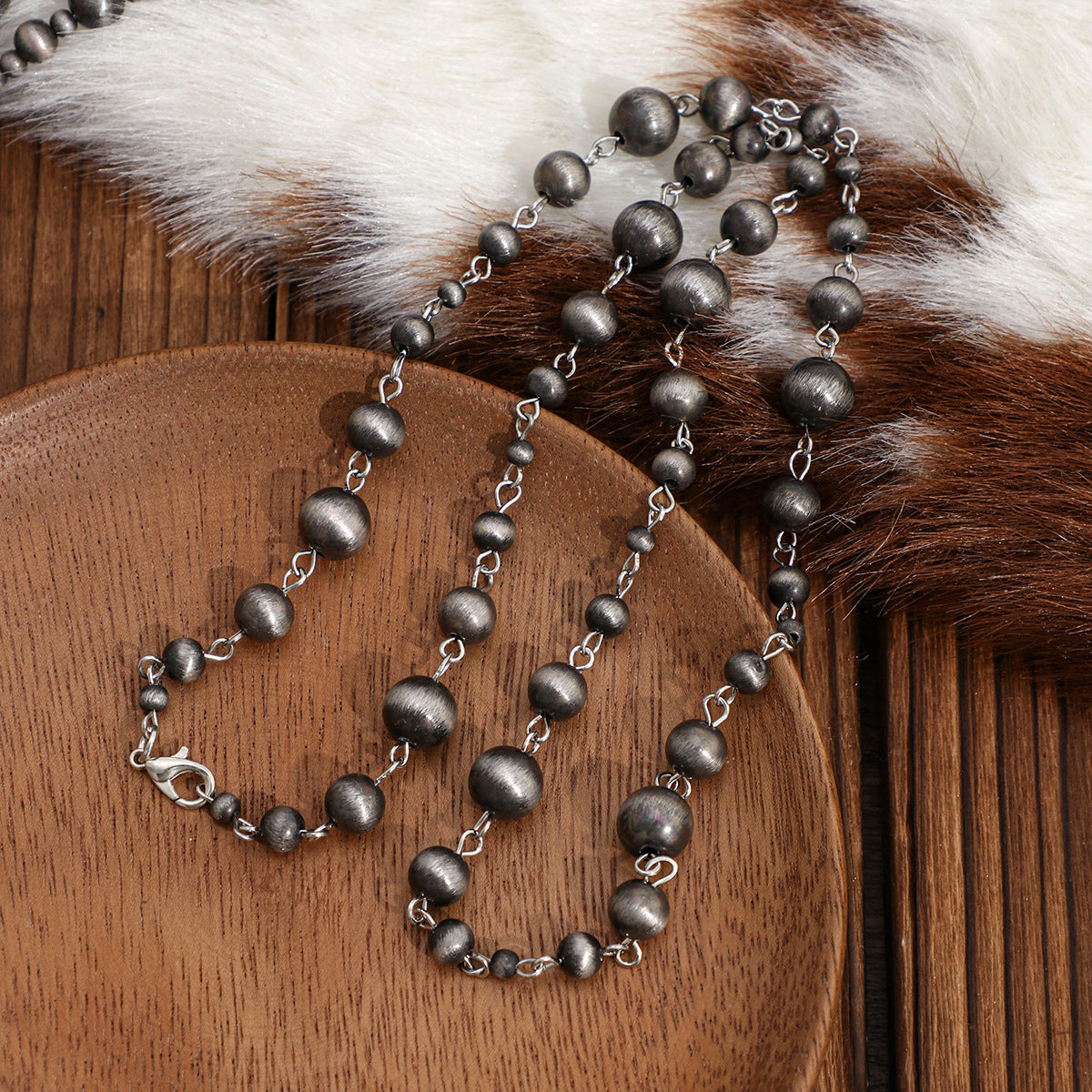 Planderful Vienna Verve Necklace – Trendy Retro Beaded Design