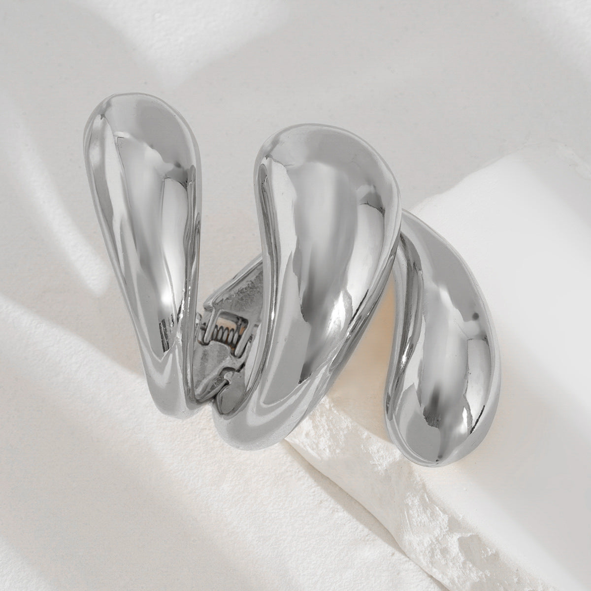 Planderful Vienna Verve Statement Bracelet For Women Large Water Drop Winding Glossy Metal