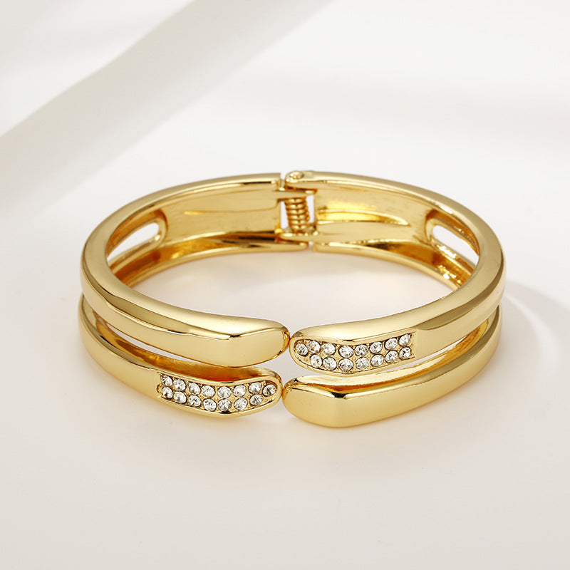 Asymmetrical Vienna Verve Bracelet, Feminine Hollow Out Glam, European Chic, Zinc Alloy Statement Piece