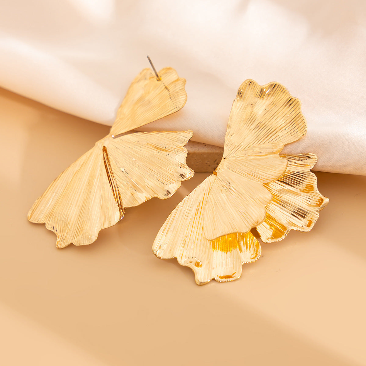 Planderful Vienna Verve Earrings – Sweet and Stylish Irregular Flower Design