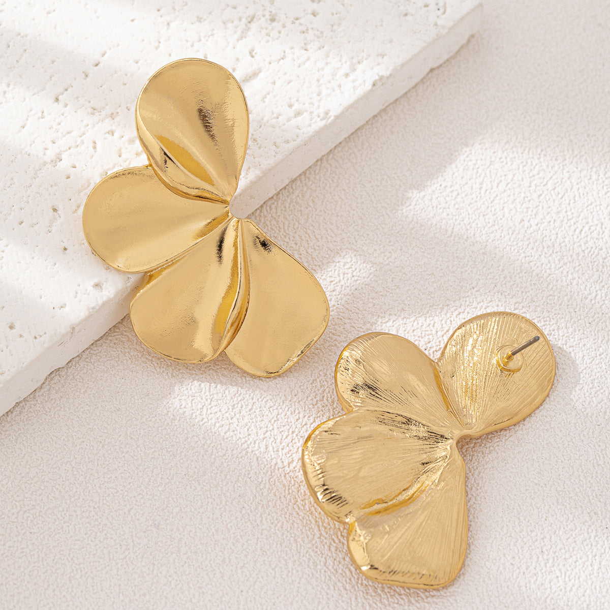 Planderful Vienna Verve Earrings – Elegant Metal Maple Leaf Design