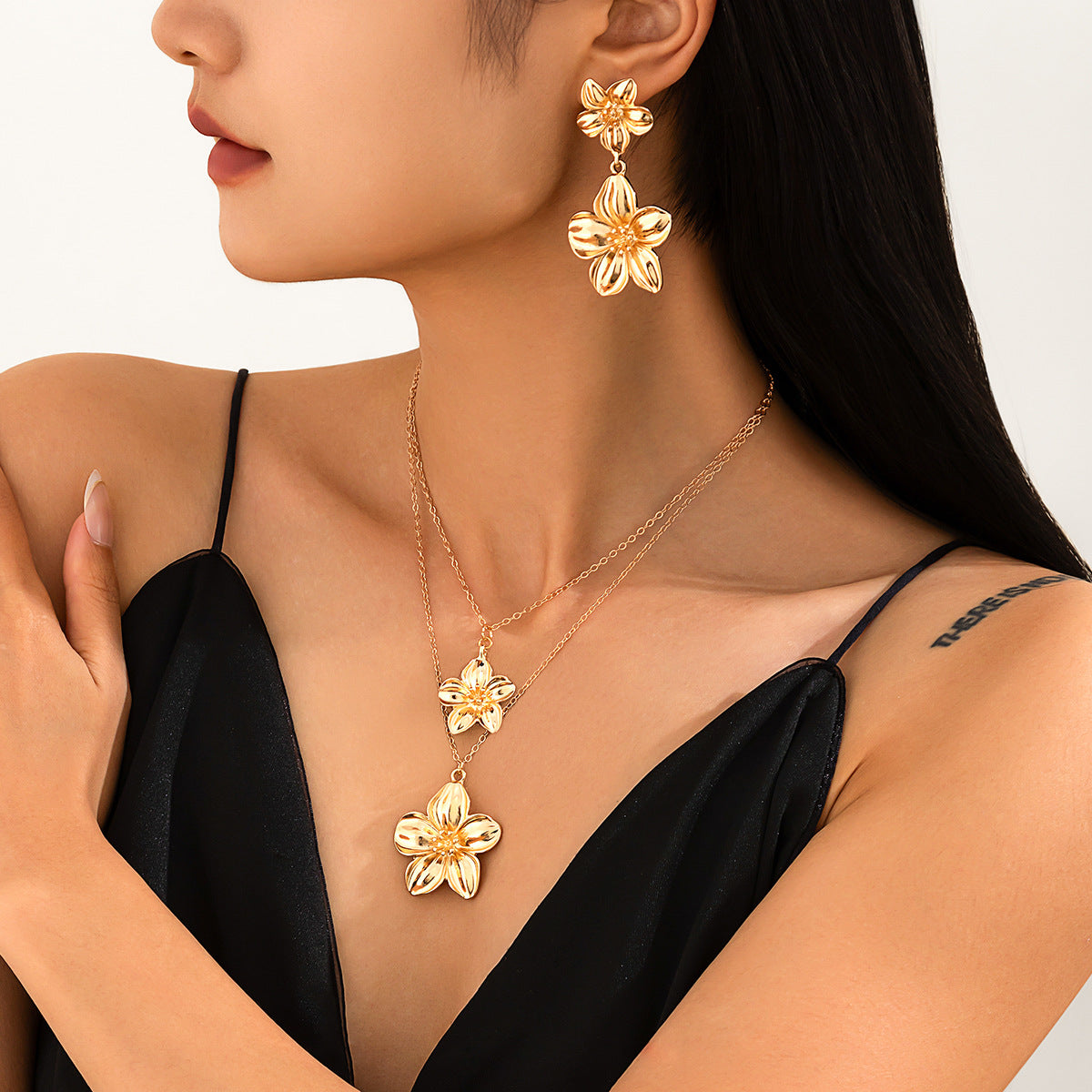 Planderful Vienna Verve Flower Pendant Set – Retro Three-Dimensional Design