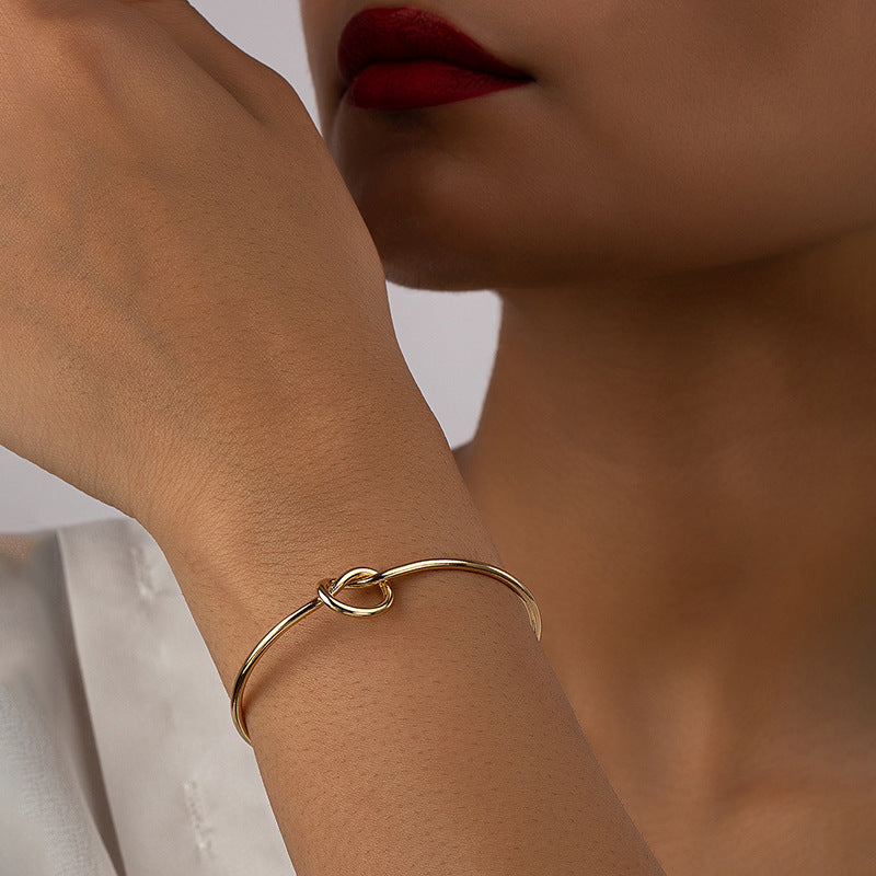 Luxurious Round Knotting Bracelet for Stylish Women
