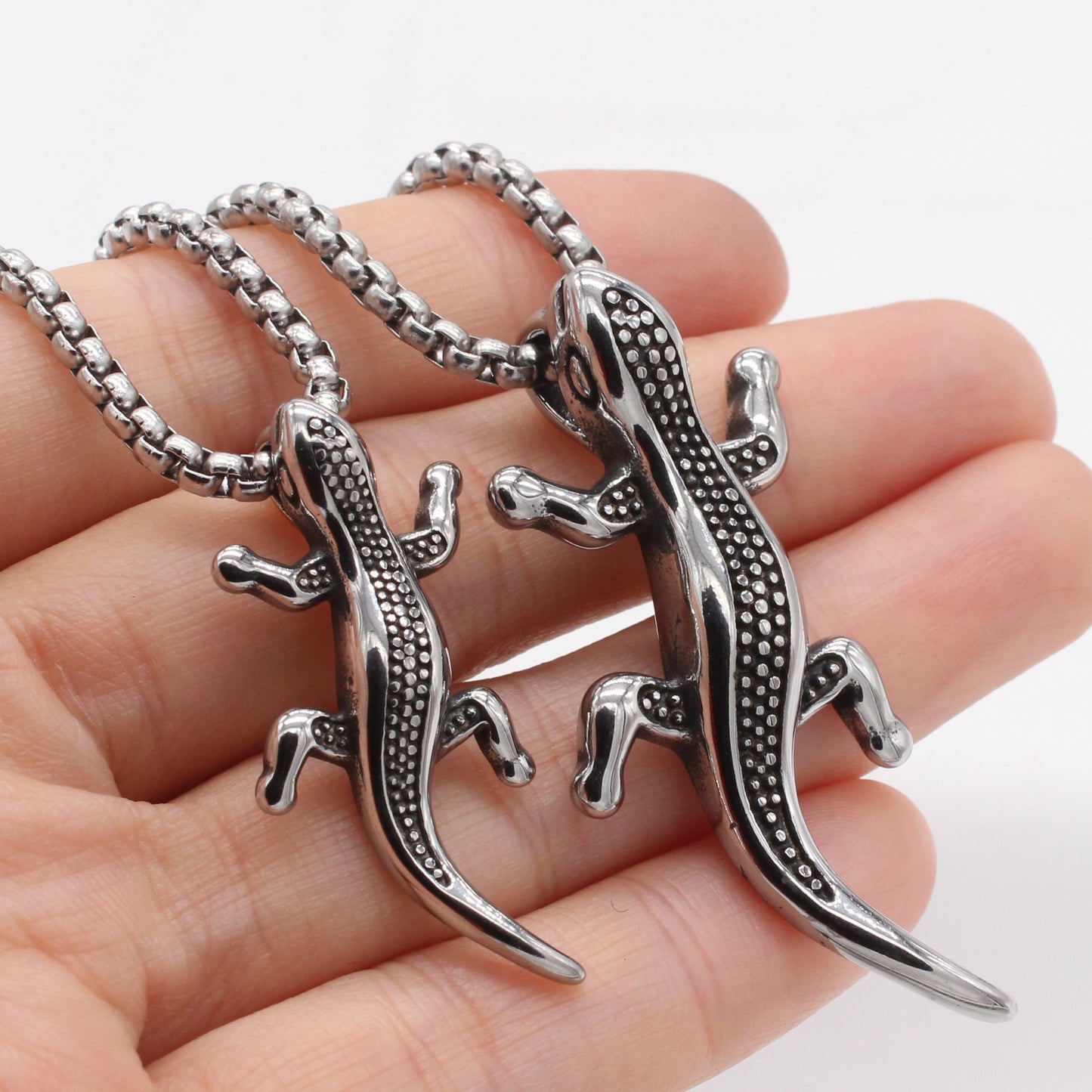 Planderful Everyday Genie – European and American Retro Lizard Men's Titanium Steel Pendant Necklace for Men