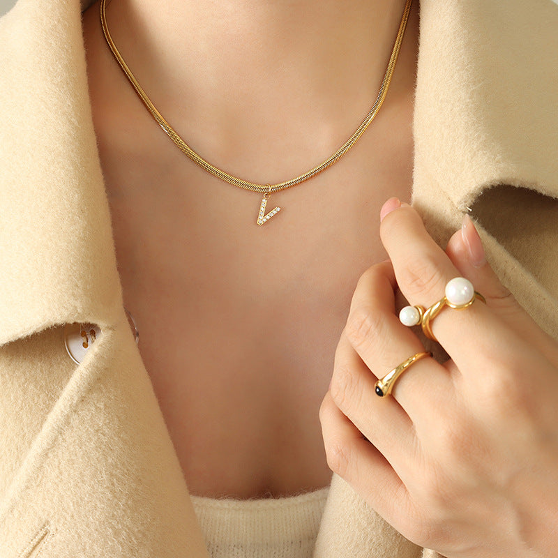 Exquisite Korean Style Zircon Letter Pendant Necklace with Blade Chain
