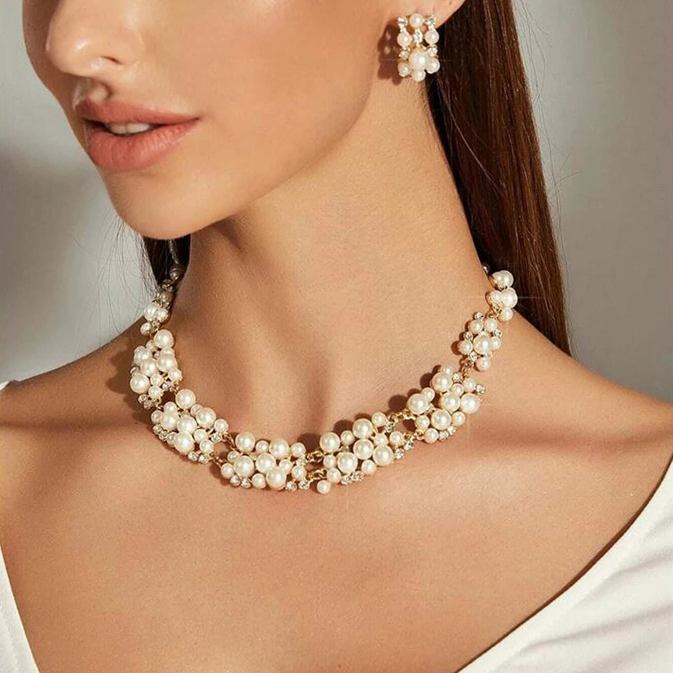 European and American Fashion Imitation Pearl Necklace and Earrings Set - Luxe Collarbone Chain Essentials for Shipping