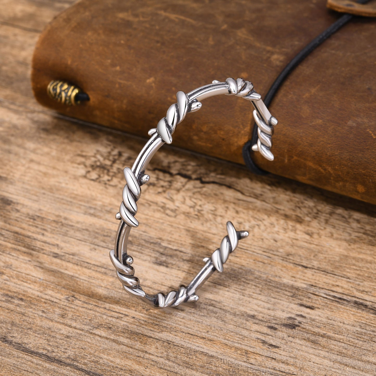 Planderful Men Stainless Steel Knotted C Shaped Bracelet