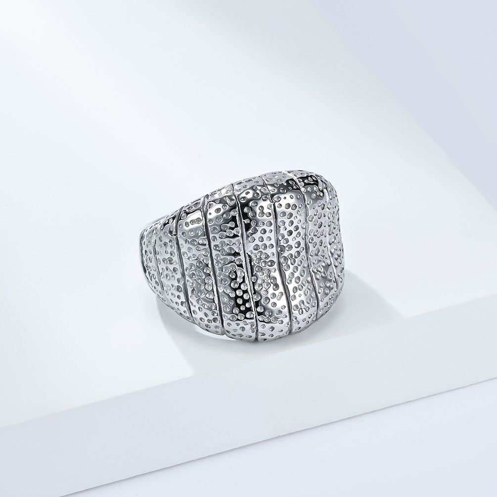 Planderful Titanium Steel Ring Luxurious 18K Gold Finish For Women Minimalist Elegant Jewelry