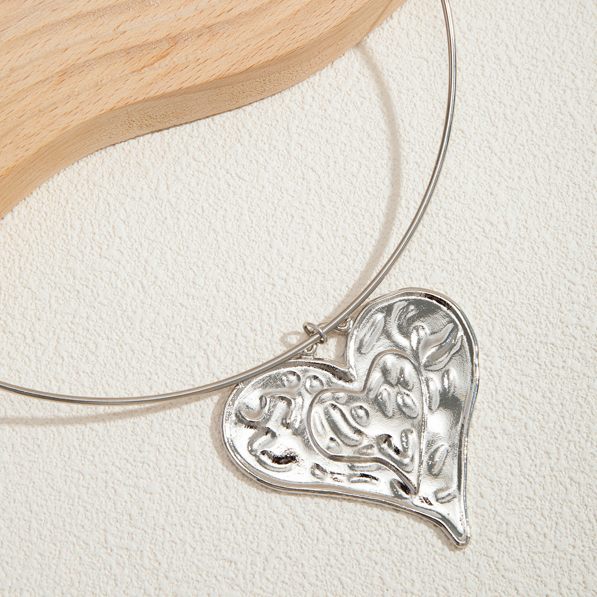 European and American Cross-border Love Pendant Choker with a Mix of Sweet and Spicy Jewelry Aesthetic, featuring Ins Style Niche Double-layered Metal Collar for Women